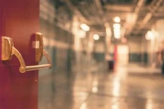 Фермы трупов: Как научные некрополи помогают раскрывать преступления