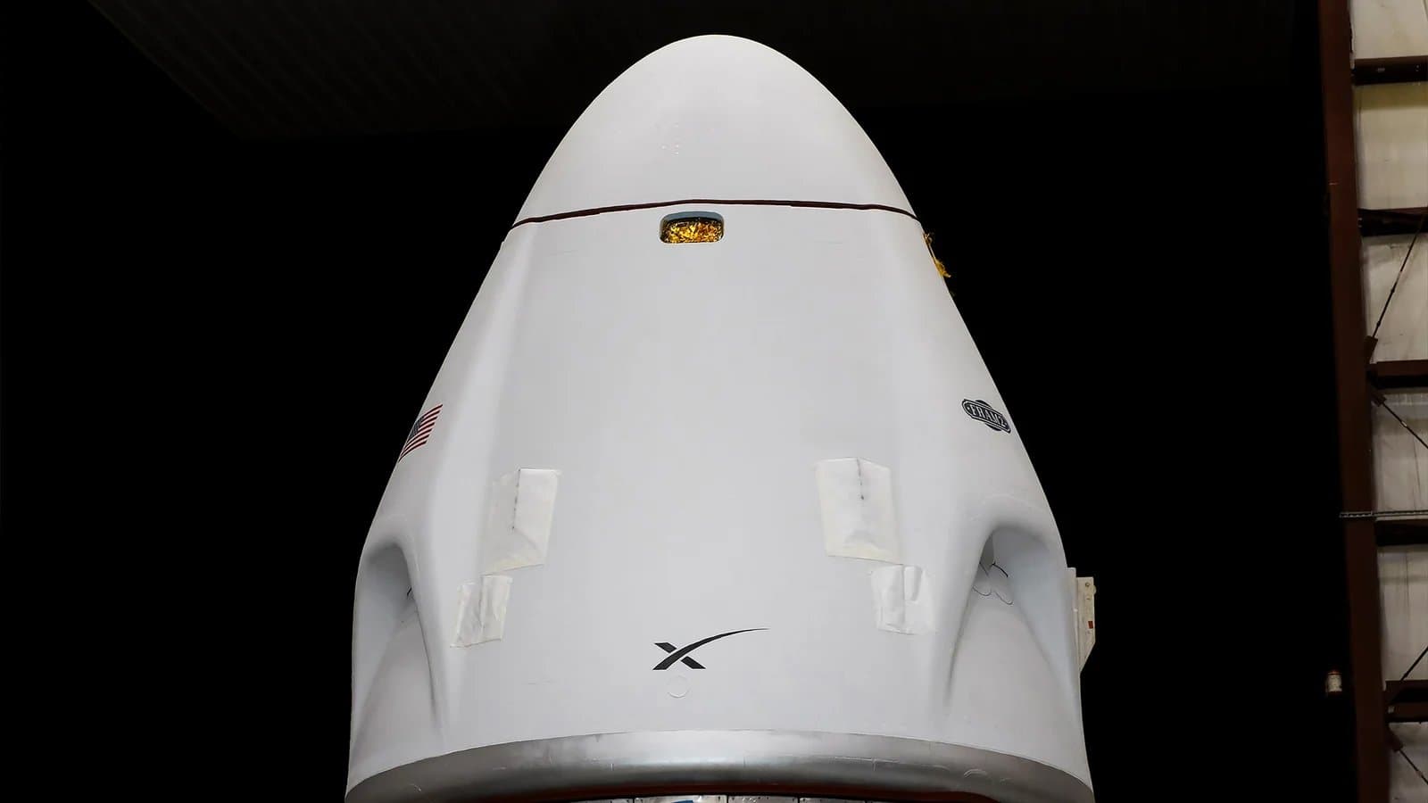 Звёздная миссия SpaceX: астронавты над полюсами Земли! 🌍🚀