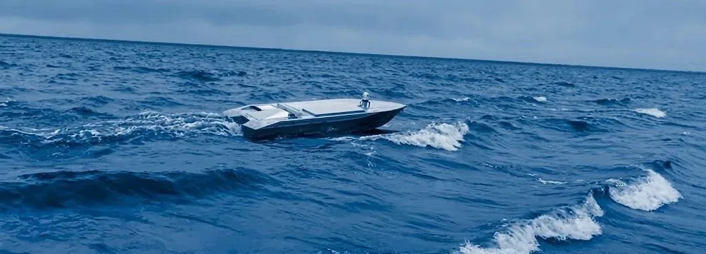 Безэкипажный катер «Олег» в море