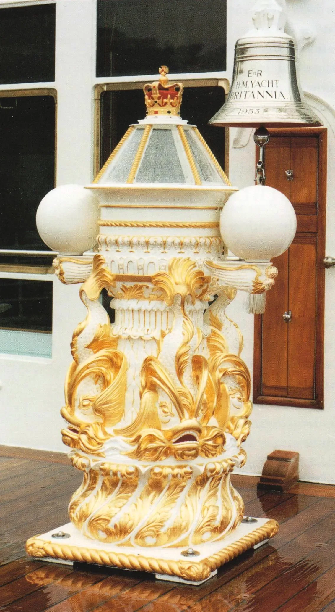 Нактоуз, созданный в 1817 году и установленный на Verandah Deck