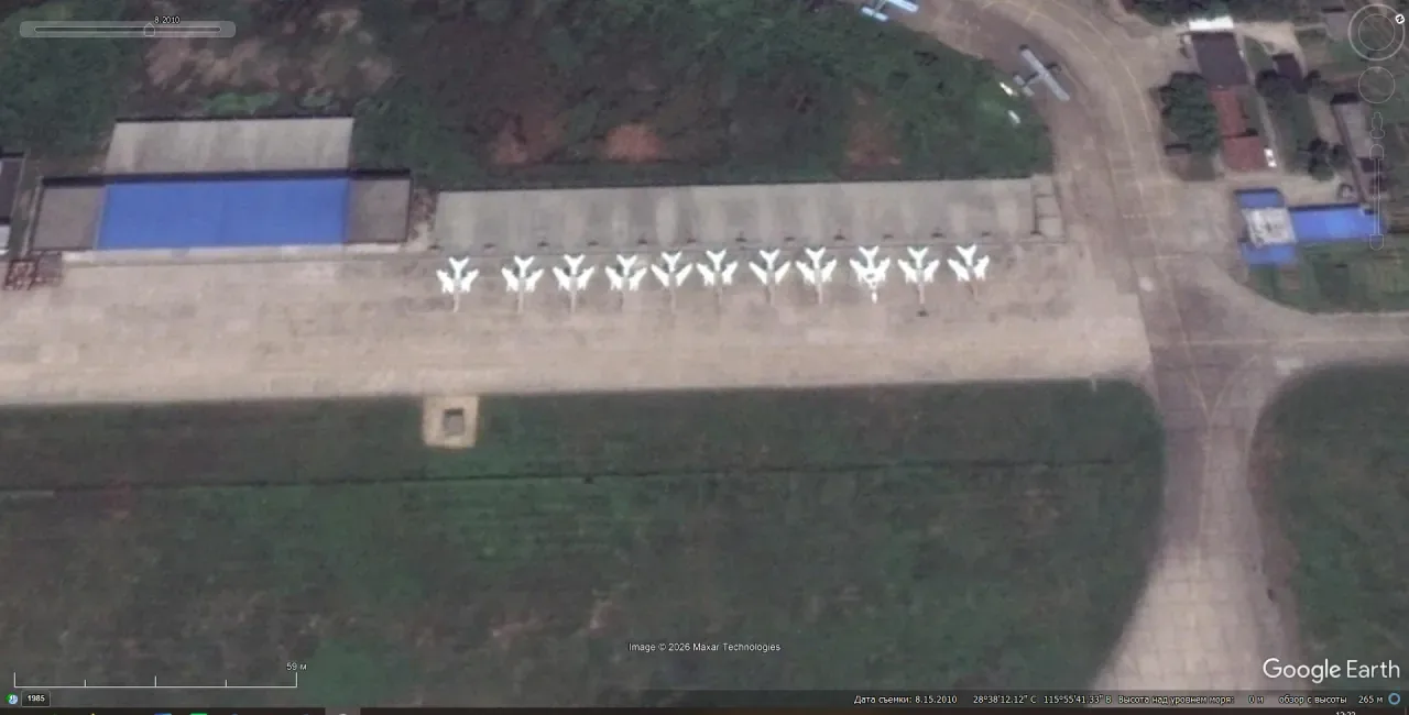 Спутниковый снимок Google Earth: Q-5 на заводе в Наньчане. Снимок сделан в августе 2010 года.