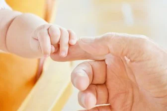 Годовалые младенцы: их способности к сочинению могут вас удивить! 🎉👶