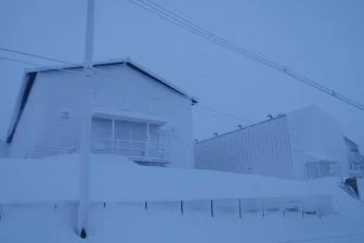Загадки Антарктиды: Необъяснимые радиоимпульсы под ледяной поверхностью! 🧊🤯
