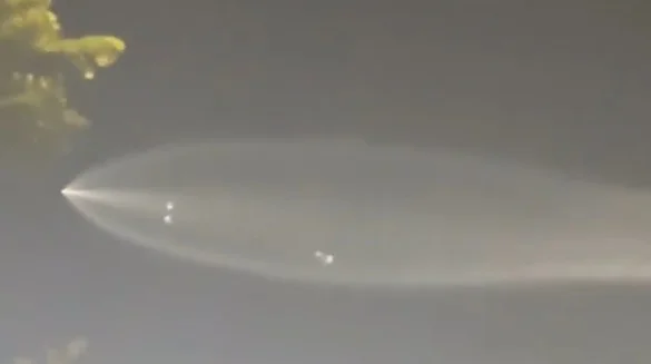 НЛО за спиной у ракеты: Что произошло на запуске SpaceX?