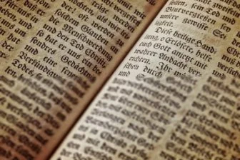 Кто на самом деле автор Ветхого Завета? Разбираемся с ИИ! 🤖📜