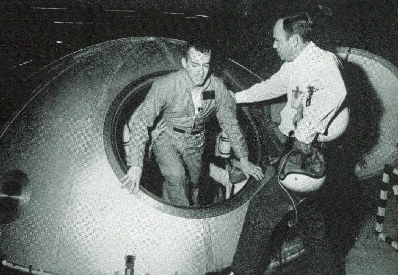 Шокирующее откровение бывшего астронавта: Мы не одиноки во Вселенной! 🚀👽