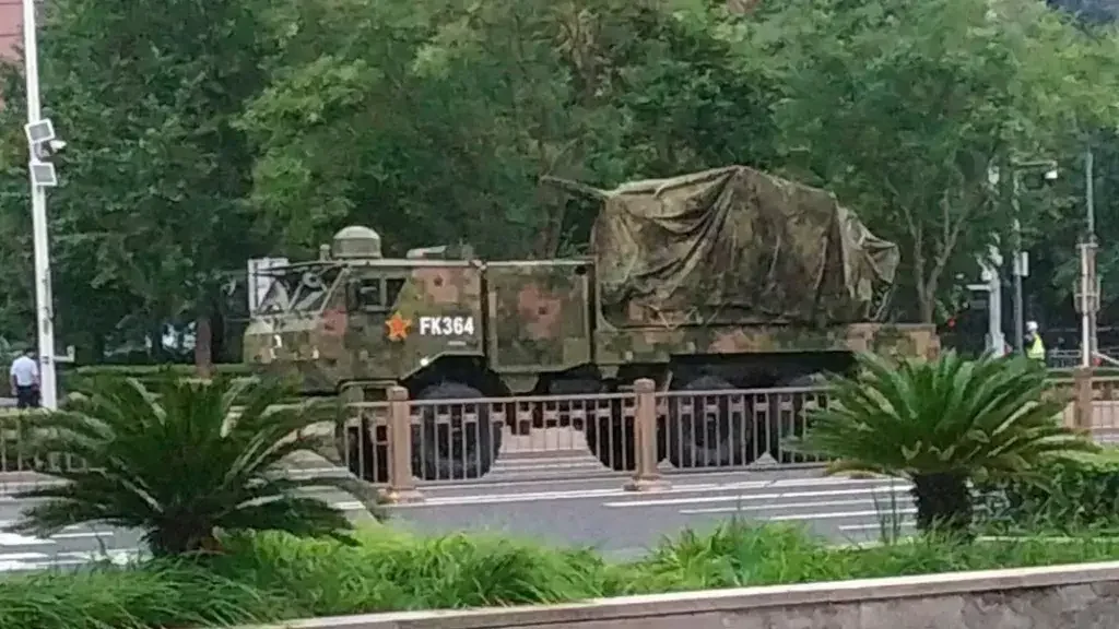 Подготовка к параду. Вооружение зачехлено.