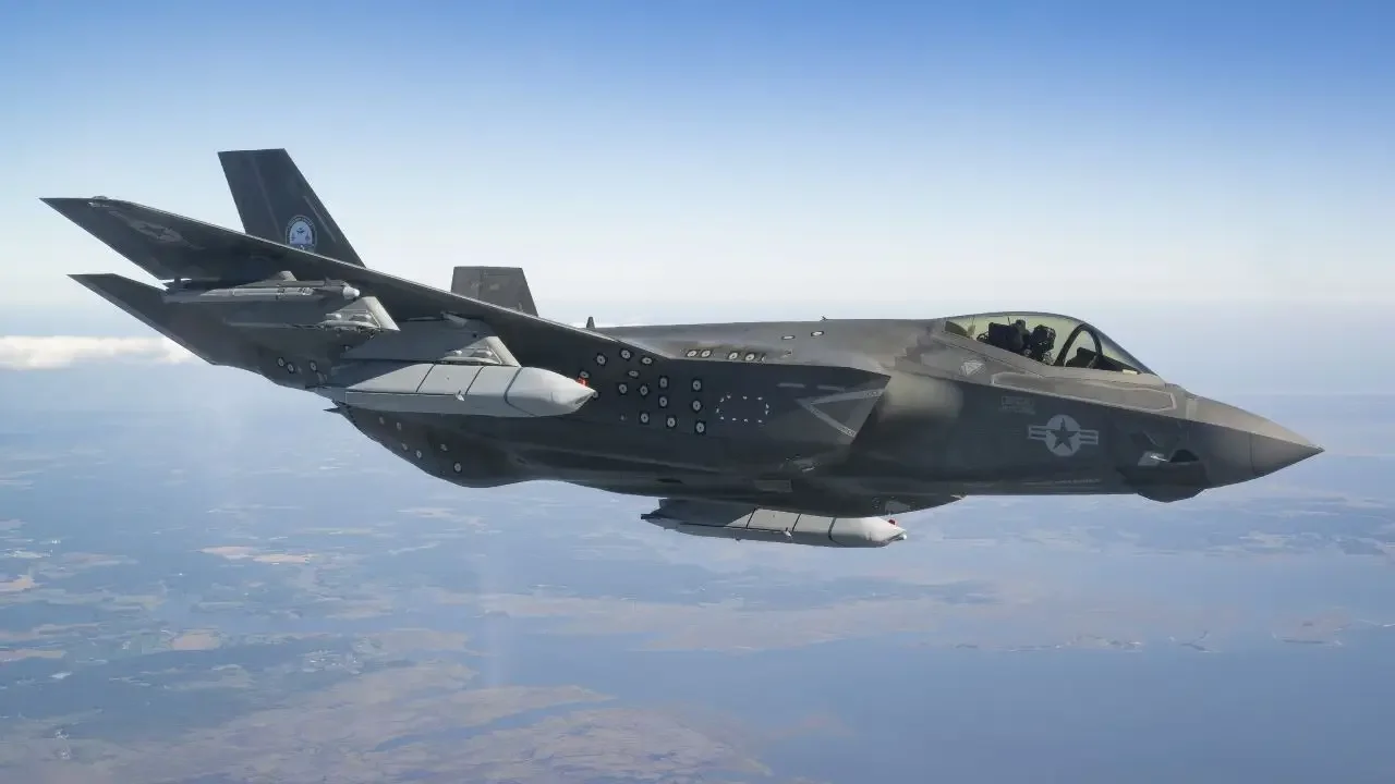 F-35 Lightning II с нашей ракетой