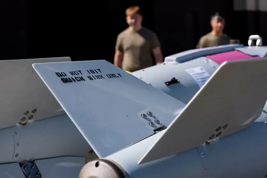 Хвостовой модуль с рулями