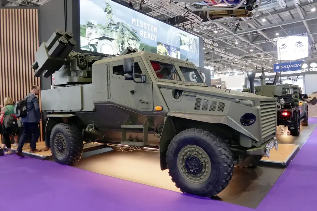 Зенитный вариант RIwP на базе броневика Foxhound