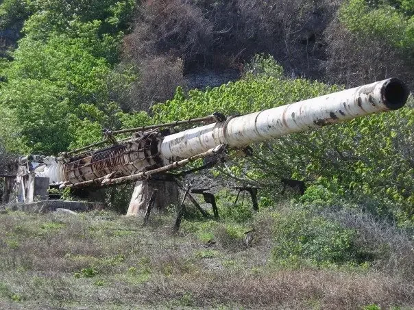 Брошенное орудие HARP на полигоне на о. Барбадос.
