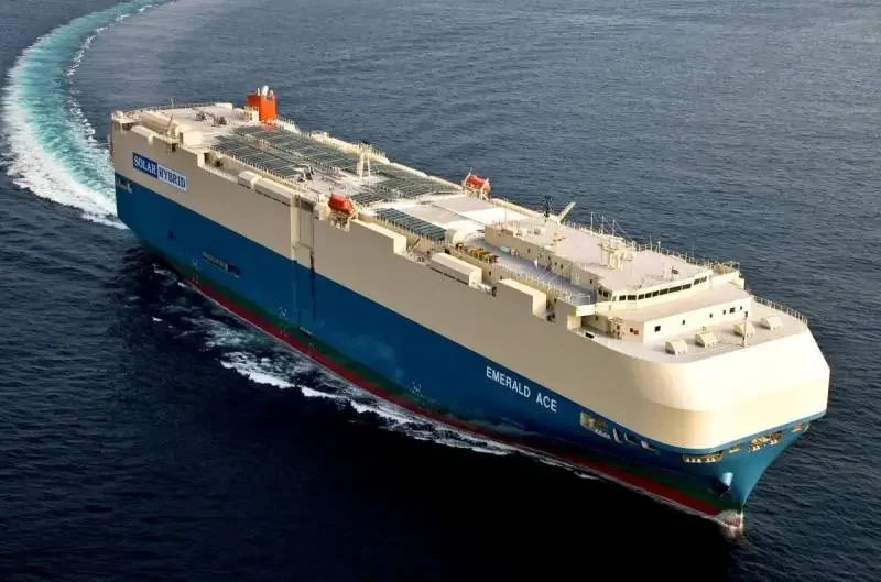 Emerald Ace фигурирует в море.