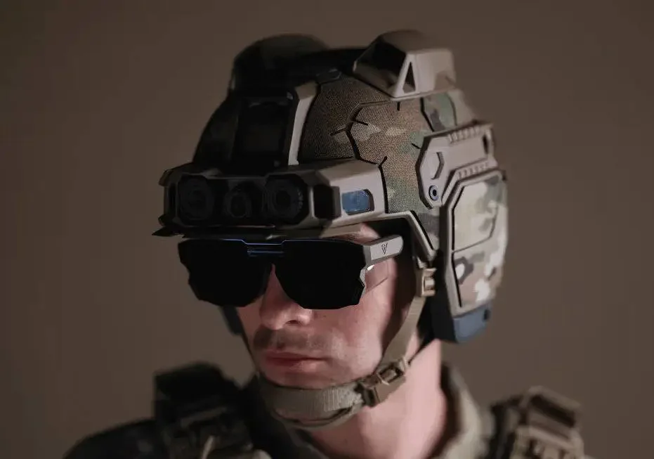 Эволюция защиты: Защитный шлем EagleEye с дополненной реальностью 🚀