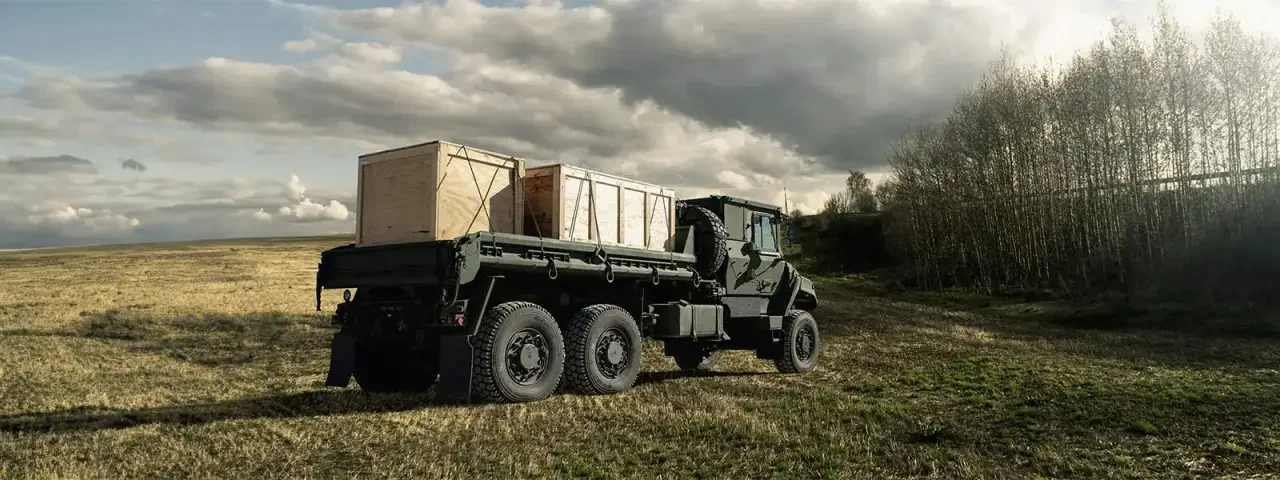 FMTV A2 с контейнерами. Фото Oshkosh Defense