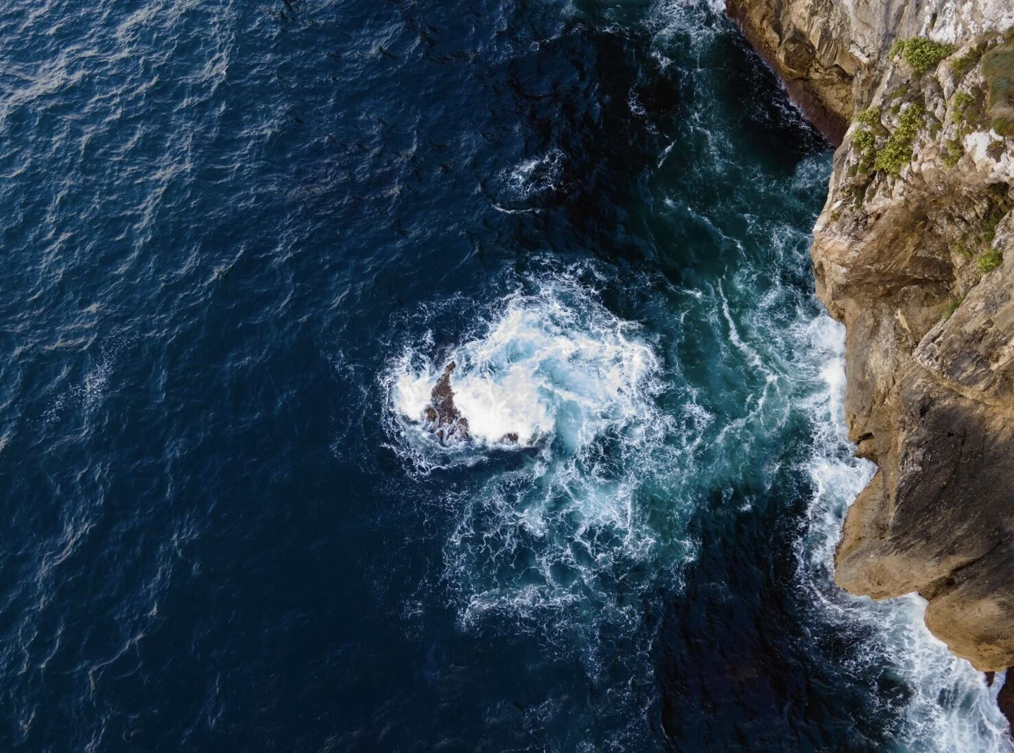 Ученые нашли океан глубже всех морей в недрах Земли! 🌊✨