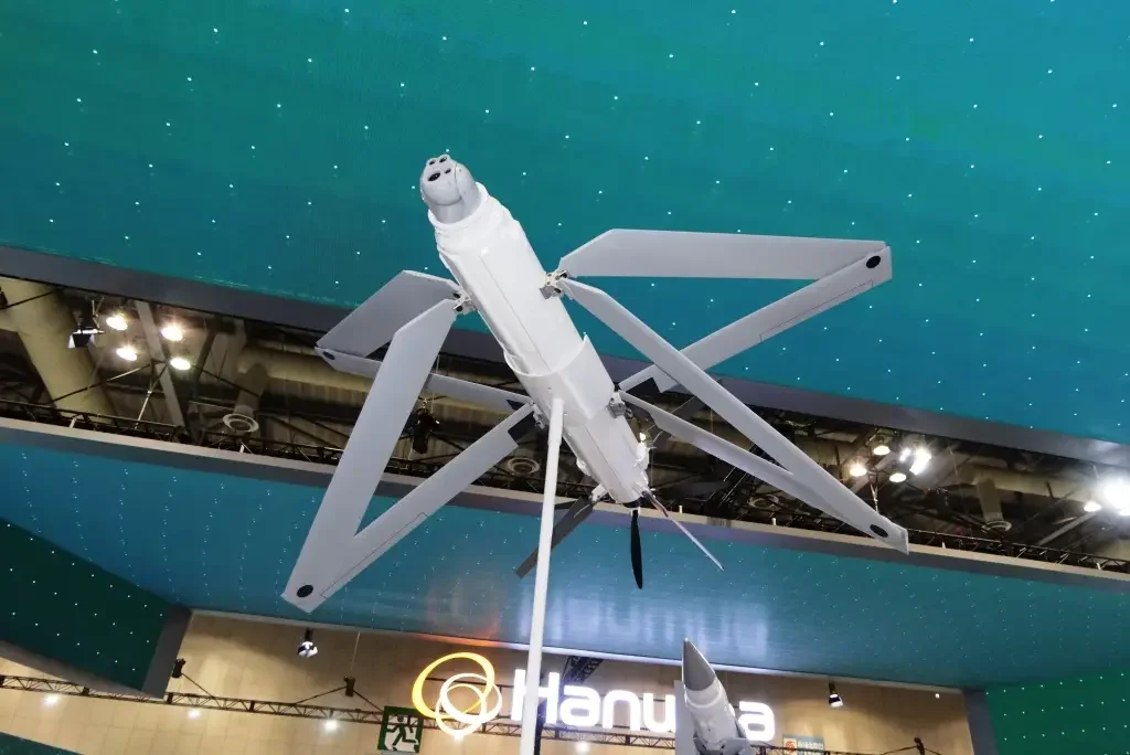 Барражирующий боеприпас в полётной конфигурации