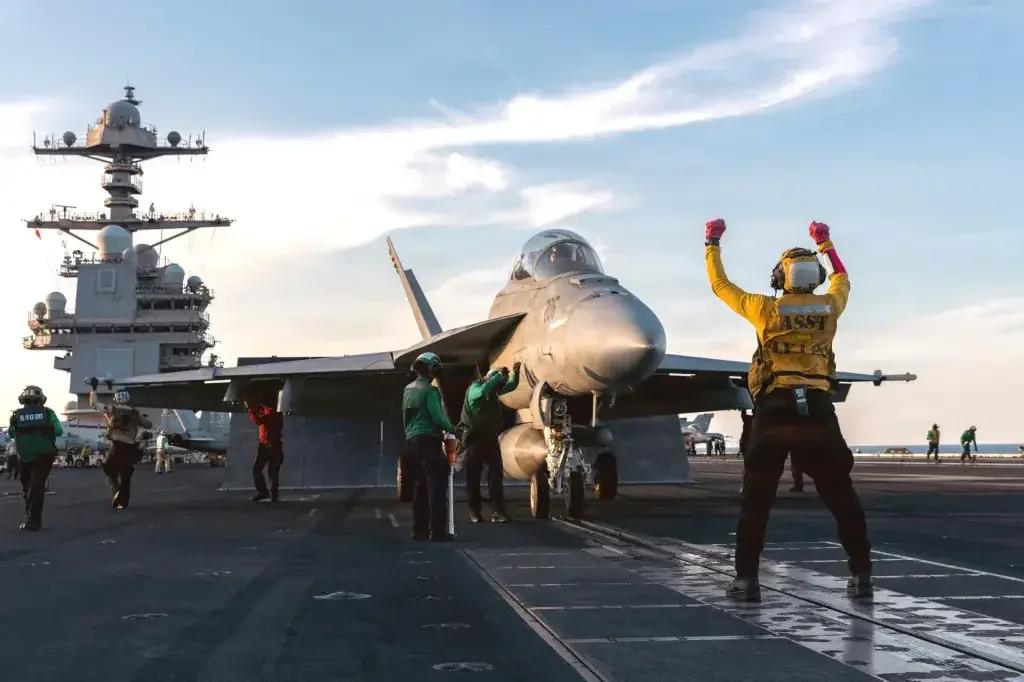 F/A-18F Super Hornet готовится к запуску с авианосца «Джеральд Р. Форд»