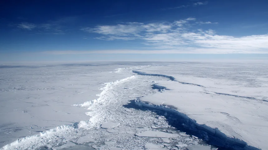 Как Антарктида шокировала научное сообщество: загадочные радиосигналы противоречат физике!