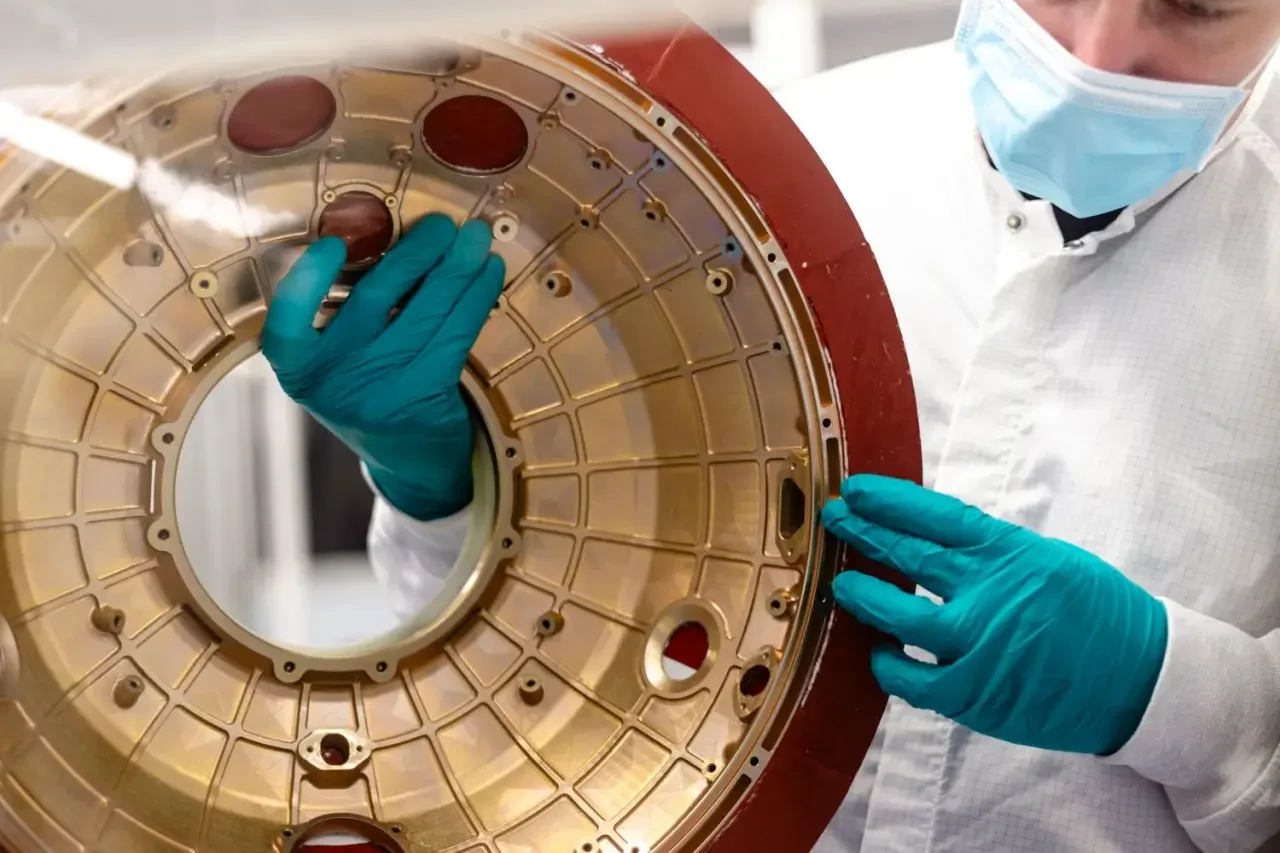 Деталь будущего опытного корабля