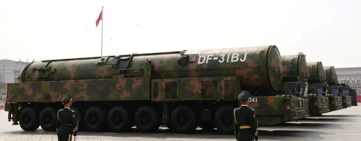 DF-31BJ, возможно, является транспортно-заряжающей машиной (ТЗМ) для МБР, загружаемых в крупные шахтные пусковые установки