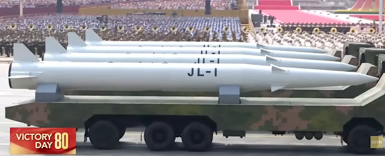 Впервые на параде 2025 года была показана баллистическая ракета воздушного базирования JL-1 для бомбардировщика H-6N