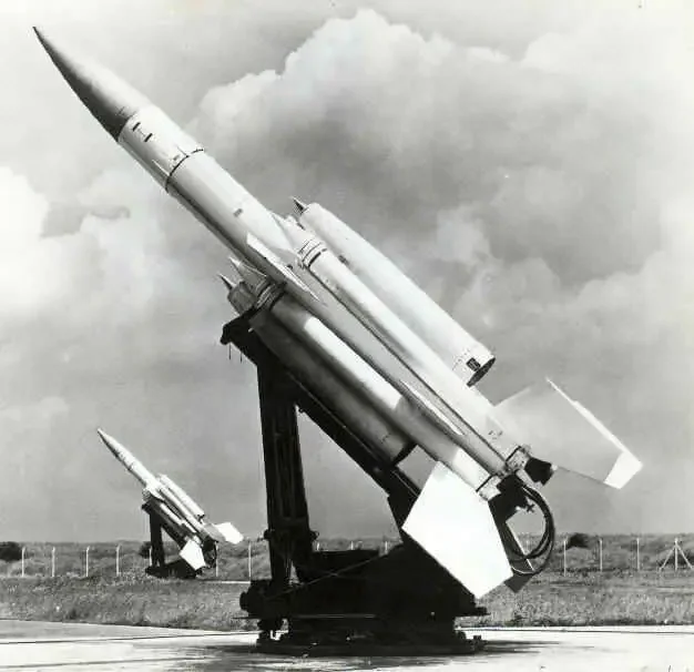 Транспортно-заряжающая машина ПР-11АМ с ракетой В-750В