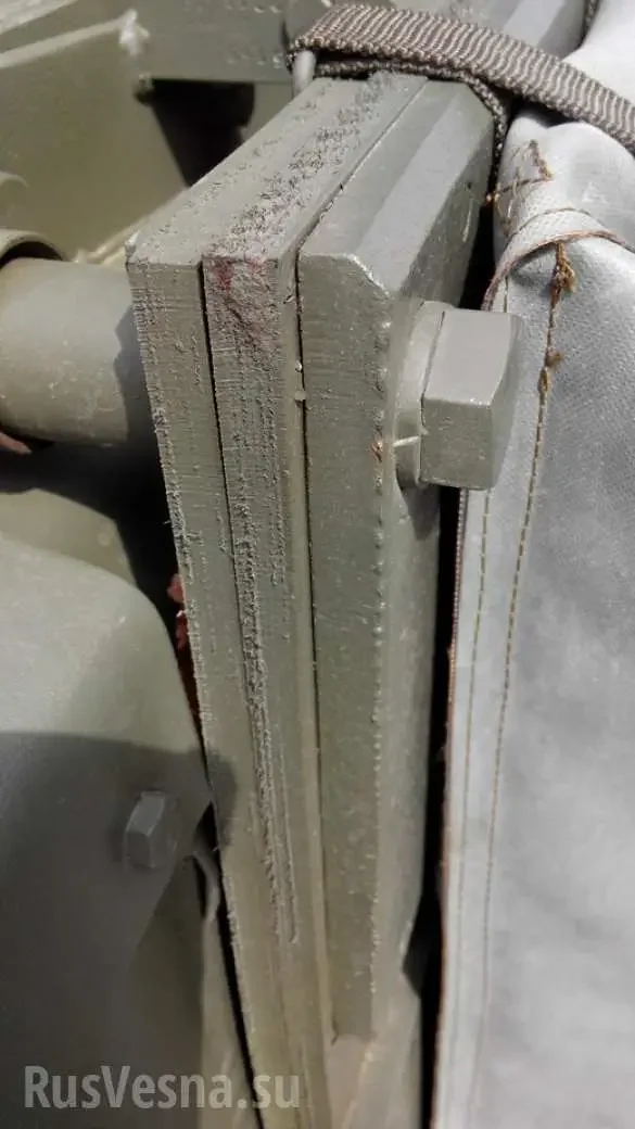 Разобранный экран танка