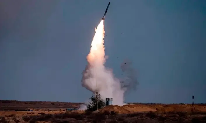 Пусковая установка С-400 с ЗУР 9М96Е