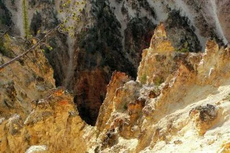 Под Йеллоустоуном