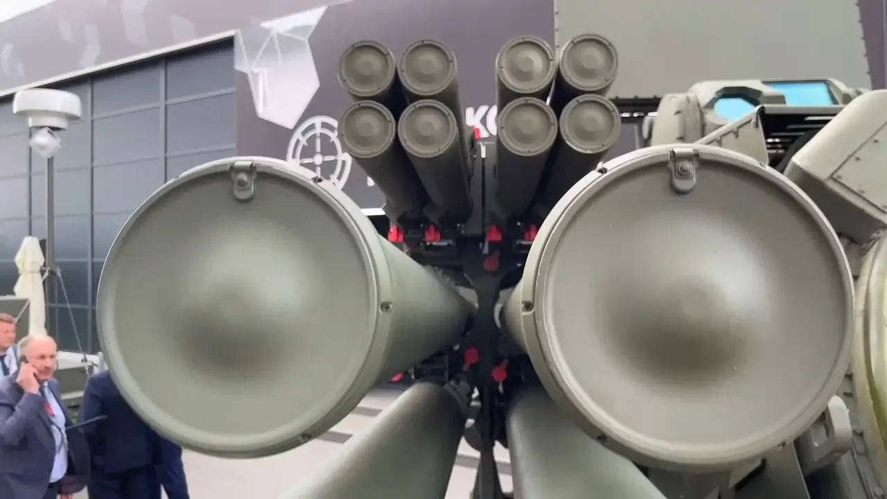 Ракеты разных типов на пусковой установке «Панциря-СМД-Э».