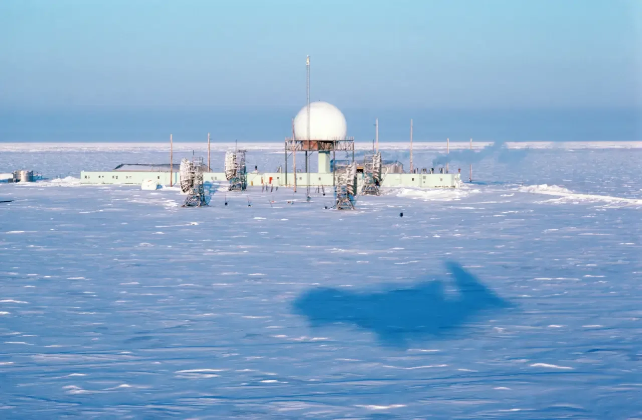 Гренландия под угрозой: как радары не справляются с гиперзвуковыми ракетами! 🔥
