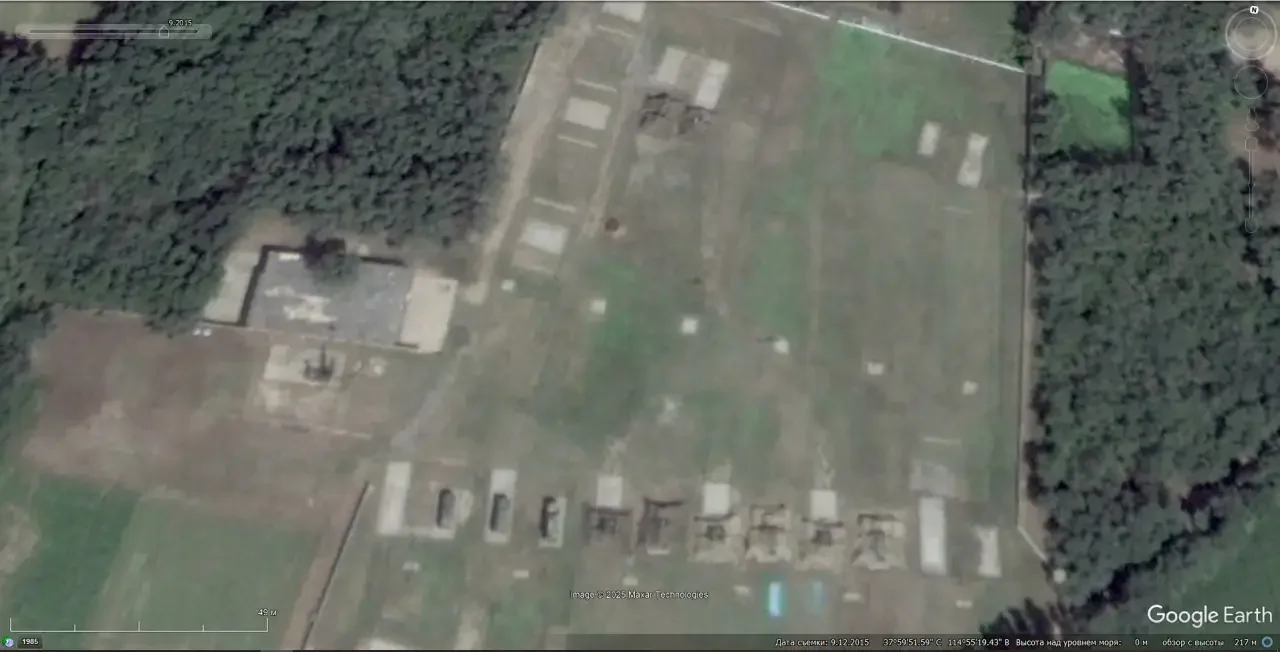Спутниковый снимок Googlе Eаrth: ЗРК HQ-7В в окрестностях авиабазы Гаочэн. Снимок сделан в сентябре 2015 года