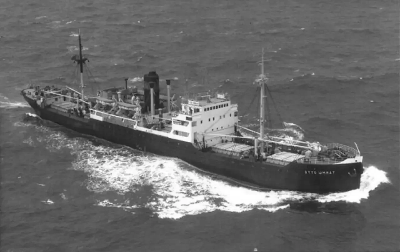 Сухогрузный транспорт «Отто Шмидт»