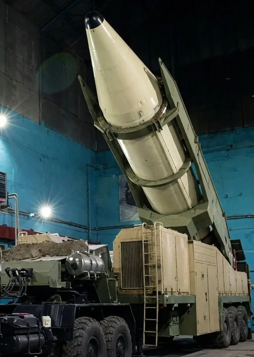 Пусковая установка с ракетой в укрытии