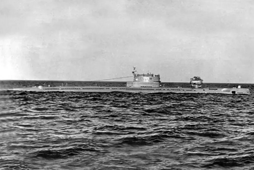 Спасательная лодка «С-63» с УПС на борту