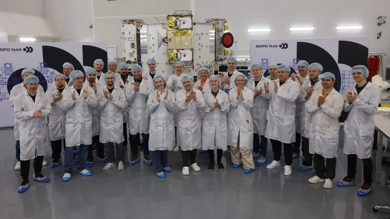 Инженеры Бюро 1440 за работой