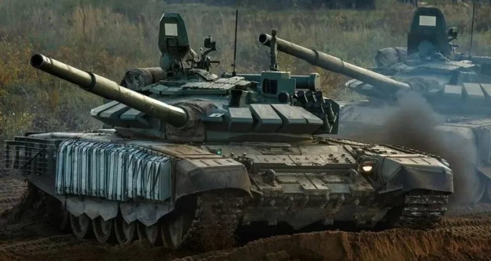 Спасибо, дождались: отправляемые на СВО танки получили защиту надгусеничных полок