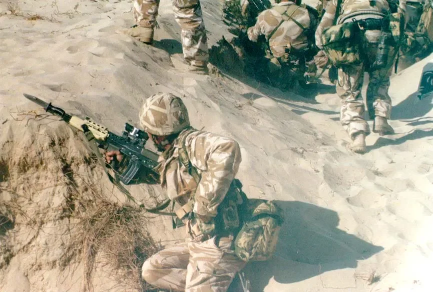 Солдаты роты «С» 1-го батальона Стаффордширского полка в иракской пустыне