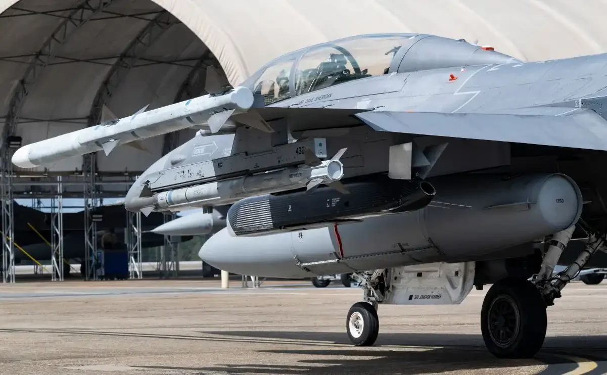 Интеграция на истребитель F-16