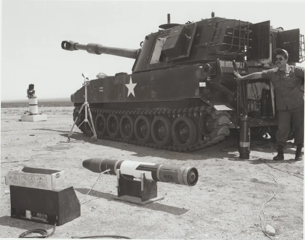 Испытания управляемого артиллерийского снаряда M712 Copperhead на полигоне Уайт-Сэндс