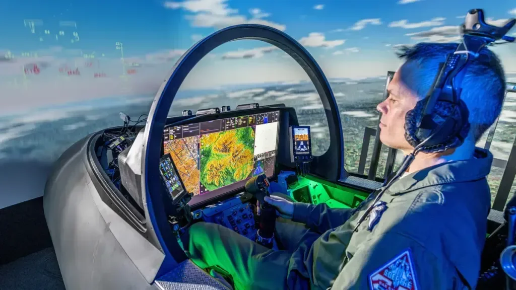 Макет широкоформатного дисплея BAE Systems для Eurofighter Typhoon