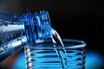 Пластиковые бутылки удалось превратить в молочную кислоту