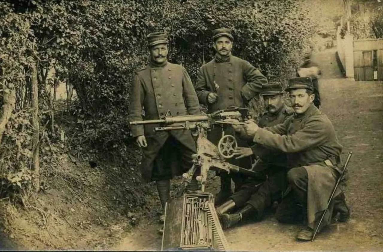 Французская пулеметная команда с пулеметом St. Étienne Mle 1907