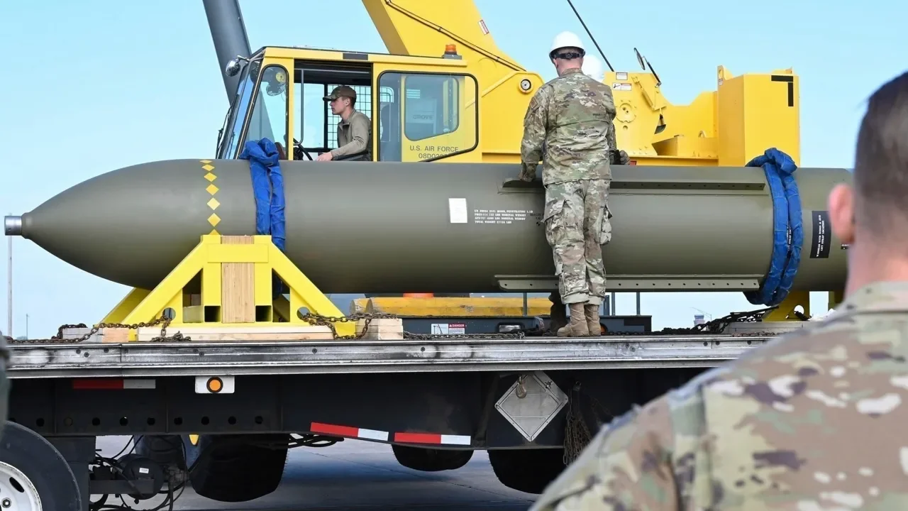 Американская корректируемая противобункерная авиабомба GBU-57 Massive Ordnance Penetrator (MOP).