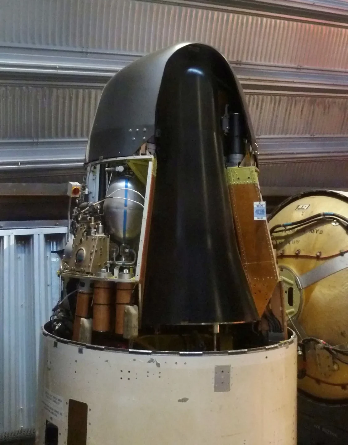 Модифицированная американская боеголовка W58/Mk2 внутри блока разведения РГЧ ИН британской разработки Chevaline