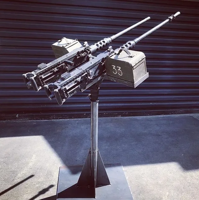 Спаренная зенитная установка с двумя пулемётами Browning M2HB