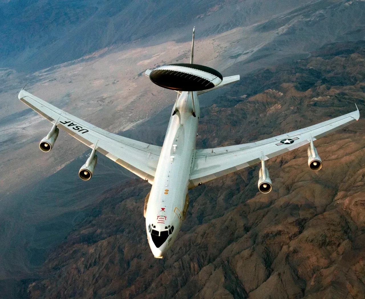 Снимок самолёта E-3 Sentry