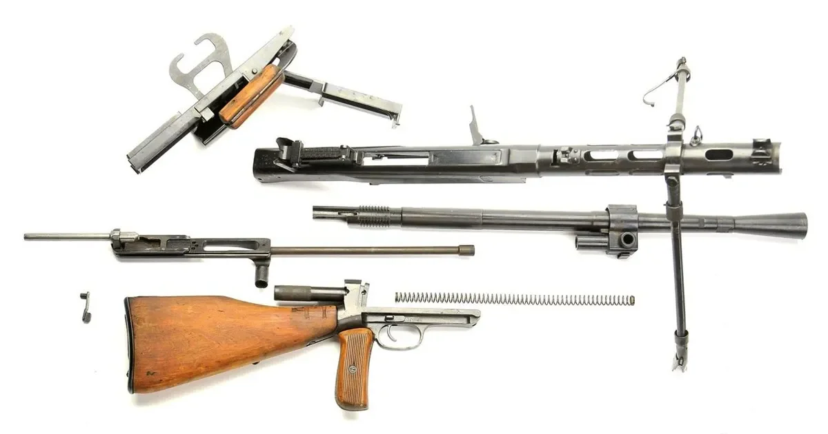 Не полная разборка РП-46. Хорошо видно, что лентоприёмник это отдельная деталь