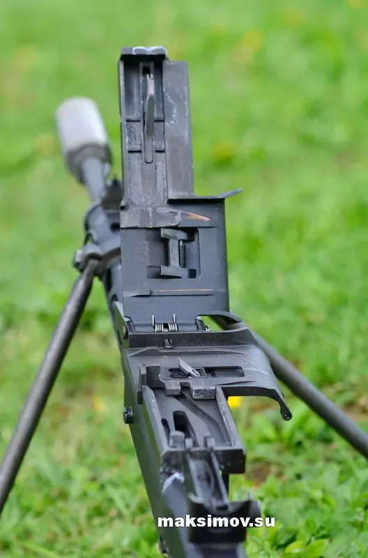 Лентоприёмник CNC Guns custom на ДМП крупным планом в закрытом положении