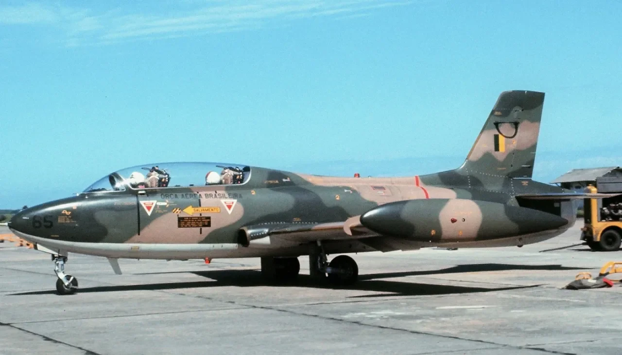 Лёгкий штурмовик Embraer AT-26 Xavante